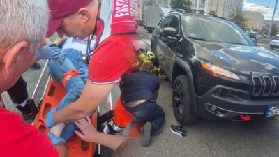 ДТП у Черінгові: Jeep збив двох жінок на проспекті Перемоги, їх госпіталізували