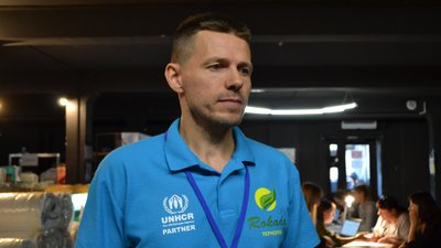 У Тернополі переселенцям видають ковдри та матраци У Тернополі переселенцям видають ковдри та матраци