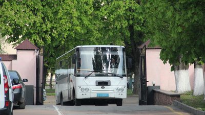 У Житомирі зустріли поліцейських, які повернулися із зони ООС У Житомирі зустріли поліцейських, які повернулися із зони ООС