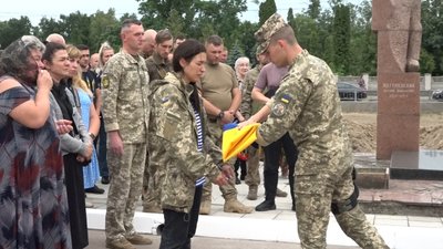 У Житомирі попрощалися з десантниками, які загинули у боях на Херсонщині У Житомирі попрощалися з десантниками, які загинули у боях на Херсонщині
