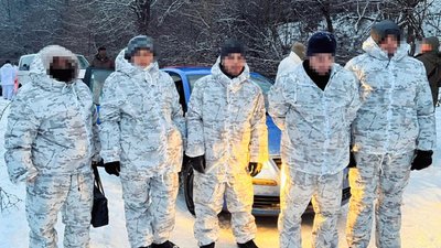 Були у маскхалатах: на Закарпатті затримали афганців за спробу незаконно потрапити до ЄС
