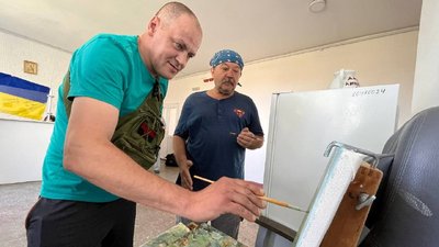 Якубовським Ігор Воробець вчиться писати картину з художником Володимиром Якубовським