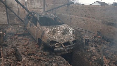 Атака на Чернігівщину: РФ дронами атакувала два села, пошкоджені авто та підприємство