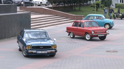 До Франківська прибули учасники автопробігу "Марафон дружби і миру" на ретро-автівках До Франківська прибули учасники автопробігу "Марафон дружби і миру" на ретро-автівках