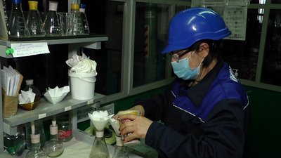 Хімічні аналізи, регенерація води та контроль якості: як працює лабораторія Миколаївської ТЕЦ Хімічні аналізи, регенерація води та контроль якості: як працює лабораторія Миколаївської ТЕЦ