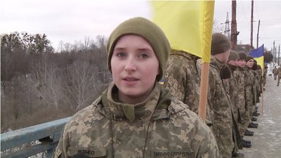 День Соборності України – у Житомирі курсанти військового інституту об'єдналися у два "живі ланцюги" День Соборності України – у Житомирі курсанти військового інституту об'єдналися у два "живі ланцюги"