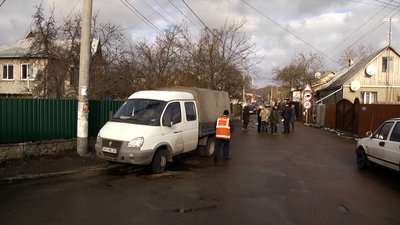 У Житомирі комунальникам завадили перекрити каналізаційну врізку в зливові мережі У Житомирі комунальникам завадили перекрити каналізаційну врізку в зливові мережі