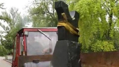 В демонтажі пам‘ятника воїнам АТО підозрюють "голову" адміністрації на Харківщині В демонтажі пам‘ятника воїнам АТО підозрюють "голову" адміністрації на Харківщині