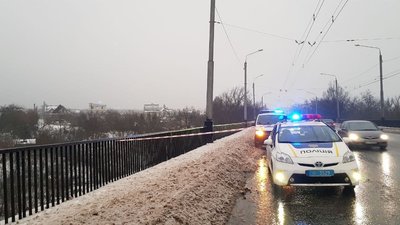 На місці загибелі зниклого хлопця у Харкові тривають слідчі дії