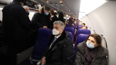 Порошенко прилетів в Україну. Проти нього відкрита справа про держзраду. Що відомо Порошенко прилетів в Україну. Проти нього відкрита справа про держзраду. Що відомо