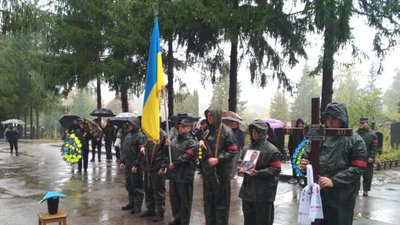 У Сумах попрощалися з 21-річним захисником Артемом Бондарєвим, який загинув у Маріуполі У Сумах попрощалися з 21-річним захисником Артемом Бондарєвим, який загинув у Маріуполі