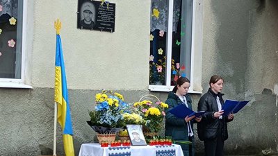 Віддав життя за незалежність: у громаді встановили пам’ятну дошку бійцю Дмитру Тимошенку