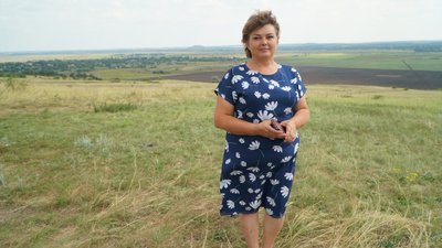 "Дівчата, треба щось робить!". У Маломиколаївці на Дніпропетровщині сушать борщ для ЗСУ і мріють про розвинення туризму