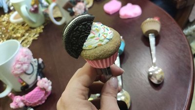 Інженерка з Тернополя перетворює звичайні горнята на дизайнерські Інженерка з Тернополя перетворює звичайні горнята на дизайнерські