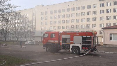 На території Волинської дитячої лікарні ліквідували пожежу