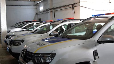 Автопарк миколаївських поліцейських поповнили 18-ма спецмашинами