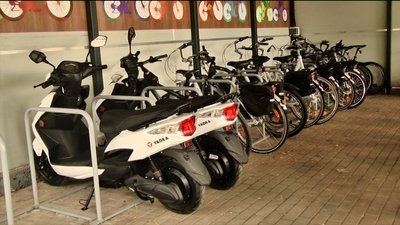 Вінницькі інспектори з паркування пересіли на електросутери Вінницькі інспектори з паркування пересіли на електросутери