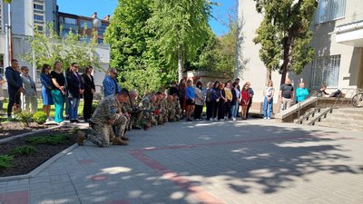 Загинув, евакуюючи побратима: у Черкасах відкрили памʼятну дошку загиблому медійнику Загинув, евакуюючи побратима: у Черкасах відкрили памʼятну дошку загиблому медійнику