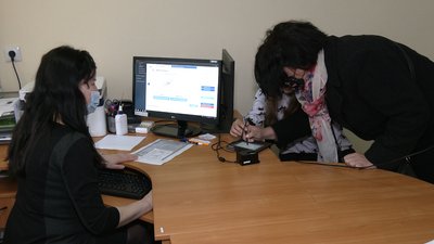 Як вихованці центру "Особлива дитина" ІD-картки робили Як вихованці центру "Особлива дитина" ІD-картки робили