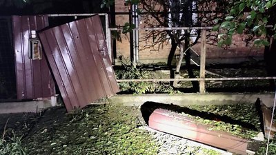 Війська РФ обстріляли Нікопольський район Дніпропетровщини: пошкоджені будинки, ліцей та газогони