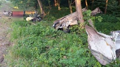 Водій загинув на місці, неповнолітній пасажир — у реанімації: наслідки аварії на Волині Водій загинув на місці, неповнолітній пасажир — у реанімації: наслідки аварії на Волині