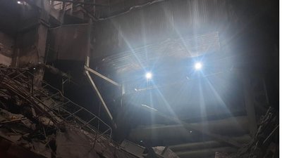 На Курахівській ТЕС обвалився дах, одна людна загибла, троє поранених, під завалами шукають людей На Курахівській ТЕС обвалився дах, одна людна загибла, троє поранених, під завалами шукають людей