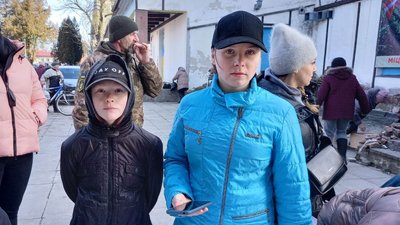 В громаді на Волині родинам військових роздали 400 продуктових наборів В громаді на Волині родинам військових роздали 400 продуктових наборів