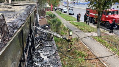 У Харкові на Салтівці сталася пожежа: горіли магазини — фото У Харкові на Салтівці сталася пожежа: горіли магазини — фото