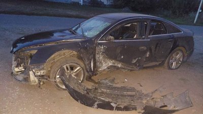 Наслідки удару FPV-дрона, авто, золочів