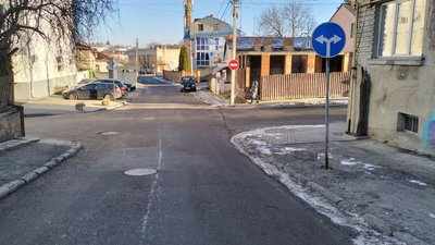 Нові дорожні знаки на вулиці Банковій у Луцьку Нові дорожні знаки на вулиці Банковій у Луцьку