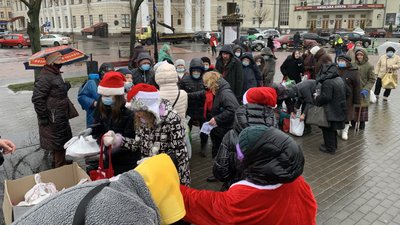 У Києві влаштували різдвяний обід для нужденних