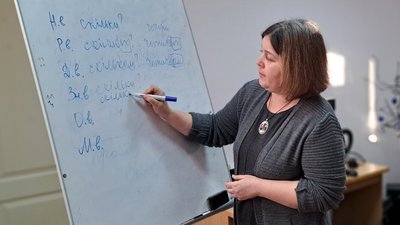 Навчають української мови, допомагають армії та переселенцям. Бібліотека в Дніпрі працює як волонтерський осередок Навчають української мови, допомагають армії та переселенцям. Бібліотека в Дніпрі працює як волонтерський осередок