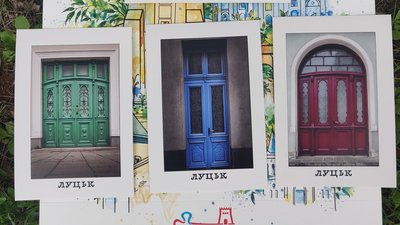У Луцьку підфарбували нещодавно відреставровані старовинні двері