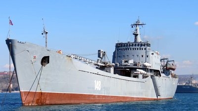 Росіяни замальовують бортові номери своїх кораблів, щоб приховати втрати флоту — Арестович