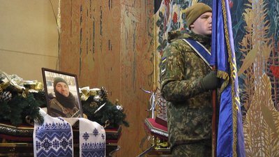 У Житомирі попрощалися з загиблим 41-річним військовослужбовцем Сергієм Путятіним У Житомирі попрощалися з загиблим 41-річним військовослужбовцем Сергієм Путятіним
