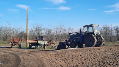 Смерть матері, постійні обстріли та пошкоджена техніка — історія фермера з Миколаївщини Смерть матері, постійні обстріли та пошкоджена техніка — історія фермера з Миколаївщини