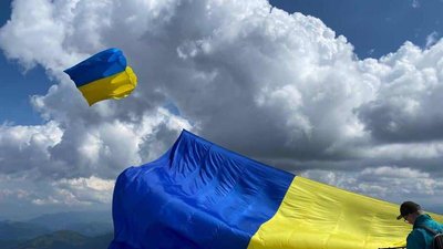 Прапор на Говерлі підіймали повітряним змієм, 24 серпня 2023 Прапор на Говерлі підіймали повітряним змієм, 24 серпня 2023