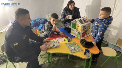 "Усередині можуть перебувати до 50 людей". Стало відомо, як працює мобільний Пункт Незламності в Чернівцях "Усередині можуть перебувати до 50 людей". Стало відомо, як працює мобільний Пункт Незламності в Чернівцях
