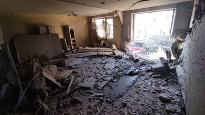 Російський снаряд влучив у багатоквартирний будинок у Чугуєві — Синєгубов Російський снаряд влучив у багатоквартирний будинок у Чугуєві — Синєгубов