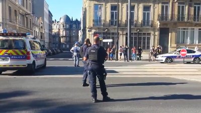 У Франції чоловік зі зброєю взяв заручників у банку