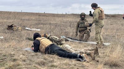 "Стрілецька справа 3.0": на Миколаївщині цивільних навчали стрільбі з бойової зброї "Стрілецька справа 3.0": на Миколаївщині цивільних навчали стрільбі з бойової зброї