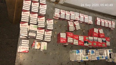 Авто з контрабандними сигаретами затримали правоохоронці на Закарпатті Авто з контрабандними сигаретами затримали правоохоронці на Закарпатті
