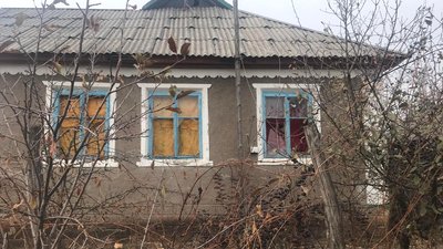 У прифронтовій Трьохізбенці відновили пошкоджені обстрілом електромережі