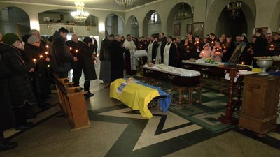 У Рівному попрощалися з бійцями Віктором Русилом та Сергієм Путіліним У Рівному попрощалися з бійцями Віктором Русилом та Сергієм Путіліним