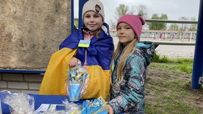 Анімалотерапія та благодійний ярмарок. У Дніпрі волонтери збирали кошти на допомогу ЗСУ Анімалотерапія та благодійний ярмарок. У Дніпрі волонтери збирали кошти на допомогу ЗСУ