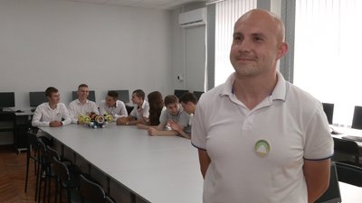 Щоб очистити річку Остер: у Ніжині ліцеїсти розробили підводний дрон