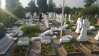 У Стрию юнак розбив майже 60 хрестів на могилах Січових Стрільців
