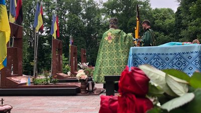 У Франківську вшанували пам'ять загиблих за волю України та невинно убієнних прикарпатців У Франківську вшанували пам'ять загиблих за волю України та невинно убієнних прикарпатців