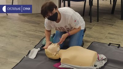 Всесвітній день першої меддопомоги: у Сумах медики вчили школярів рятувати життя Всесвітній день першої меддопомоги: у Сумах медики вчили школярів рятувати життя