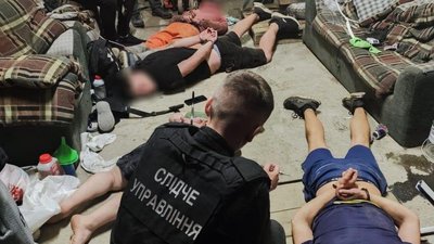 Працювали під виглядом СТО: у Вінниці чоловіки облаштували нарколабораторію Працювали під виглядом СТО: у Вінниці чоловіки облаштували нарколабораторію